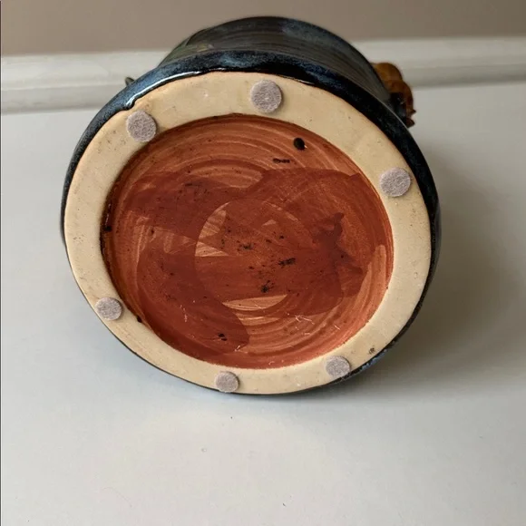 Ceramic Teapot with Frog and Leaf Design & 2 cans of The Republic of Tea - Picture 9 of 16